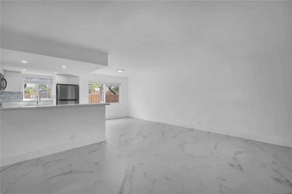 414 SE 14th St #3 Fort Lauderdale, FL 33316