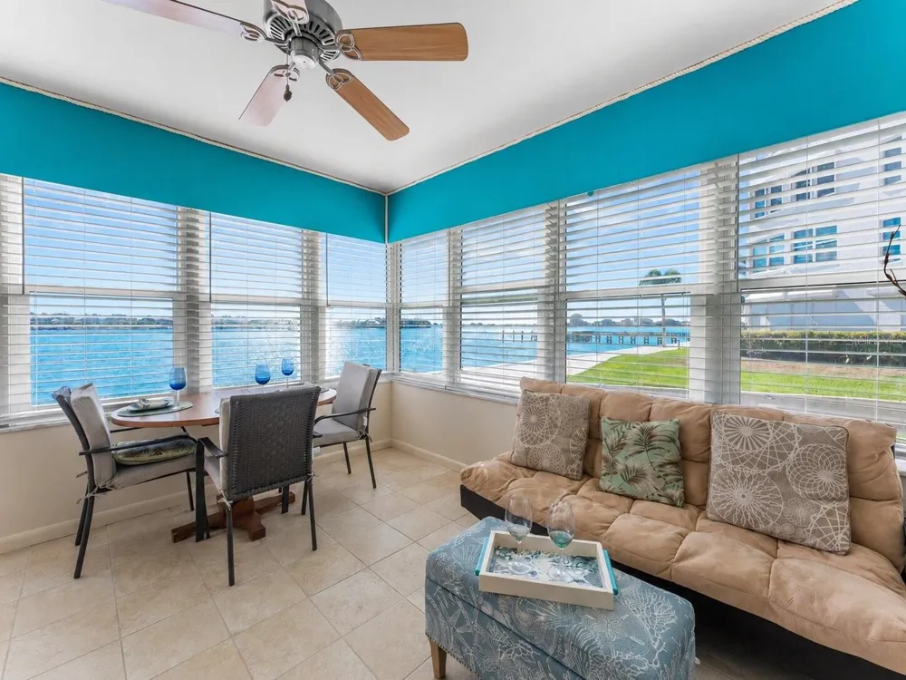5020 BRITTANY DRIVE S #118 St Petersburg, FL 33715