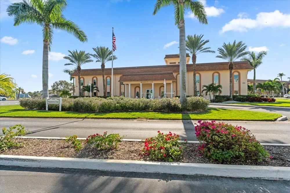5020 BRITTANY DRIVE S #118 St Petersburg, FL 33715