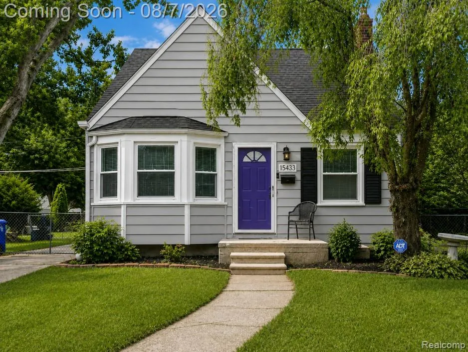 15433 Kinloch Redford Charter Township, MI 48239