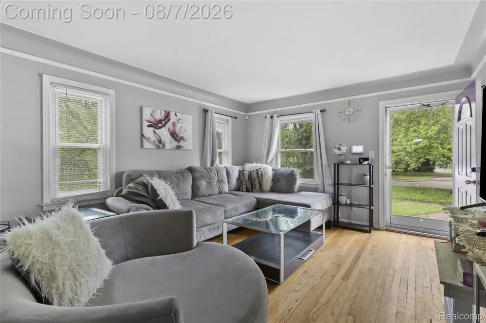 15433 Kinloch Redford Charter Township, MI 48239