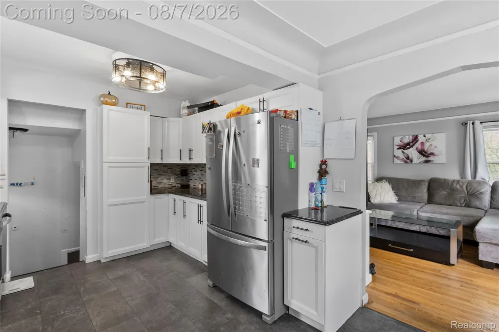 15433 Kinloch Redford Charter Township, MI 48239