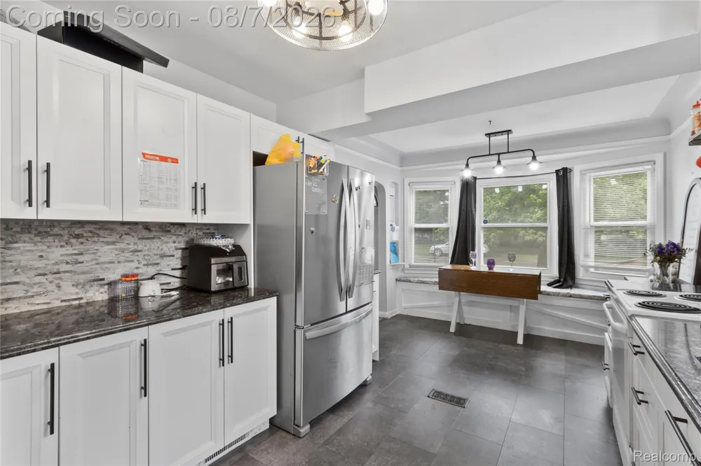 15433 Kinloch Redford Charter Township, MI 48239