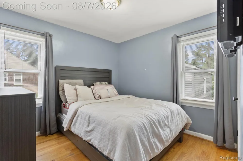 15433 Kinloch Redford Charter Township, MI 48239