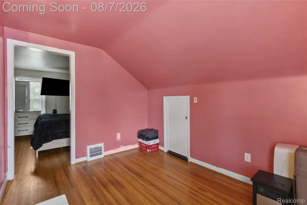 15433 Kinloch Redford Charter Township, MI 48239