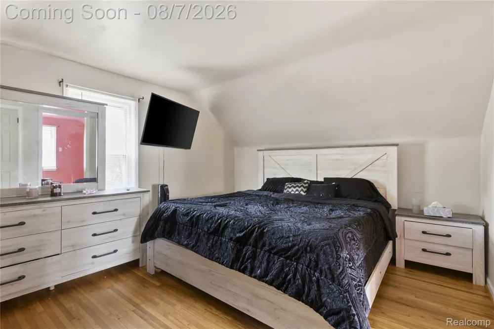 15433 Kinloch Redford Charter Township, MI 48239