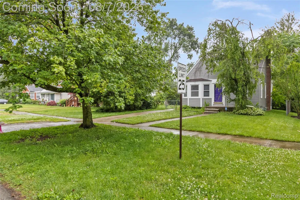 15433 Kinloch Redford Charter Township, MI 48239