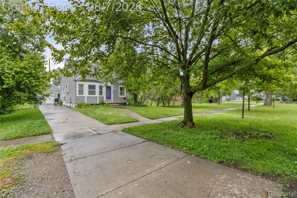 15433 Kinloch Redford Charter Township, MI 48239