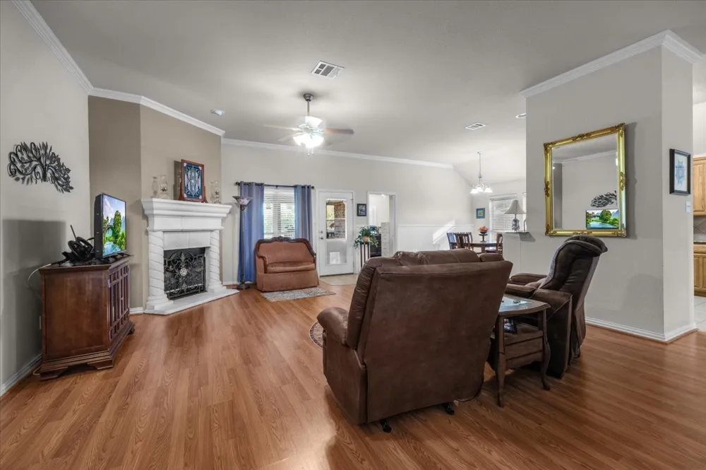 380 Lockwood Lane Weatherford, TX 76087