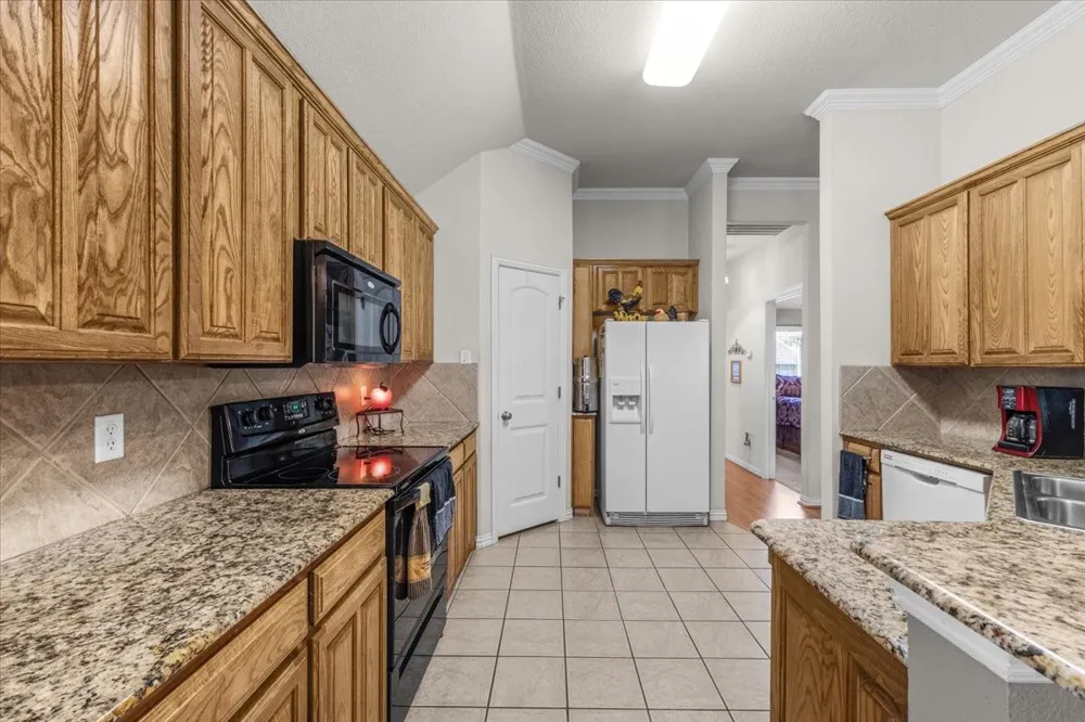 380 Lockwood Lane Weatherford, TX 76087
