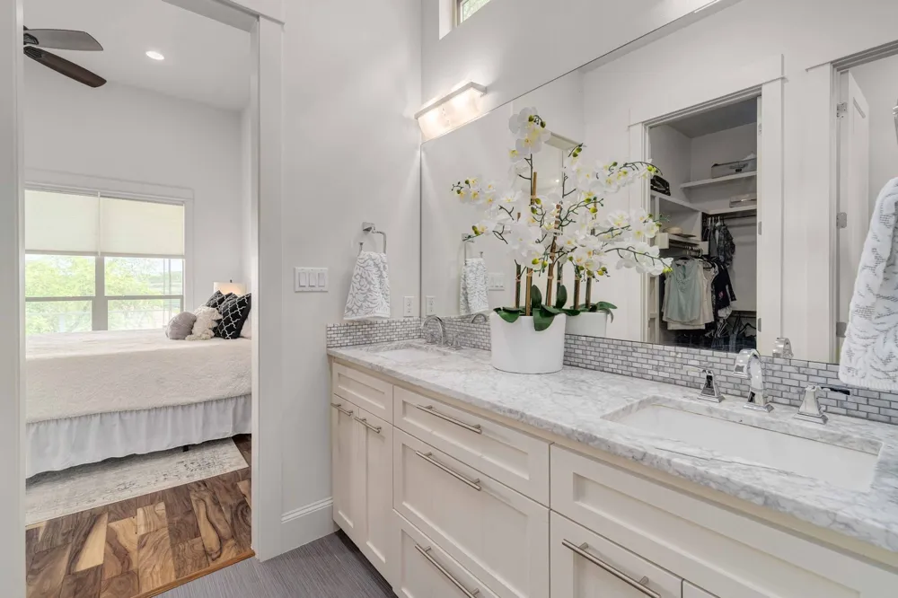 10129 Longhorn Skwy Dripping Springs, TX 78620