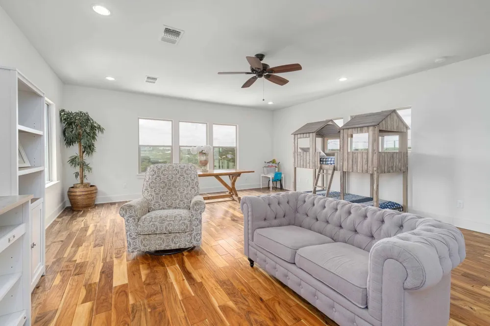 10129 Longhorn Skwy Dripping Springs, TX 78620