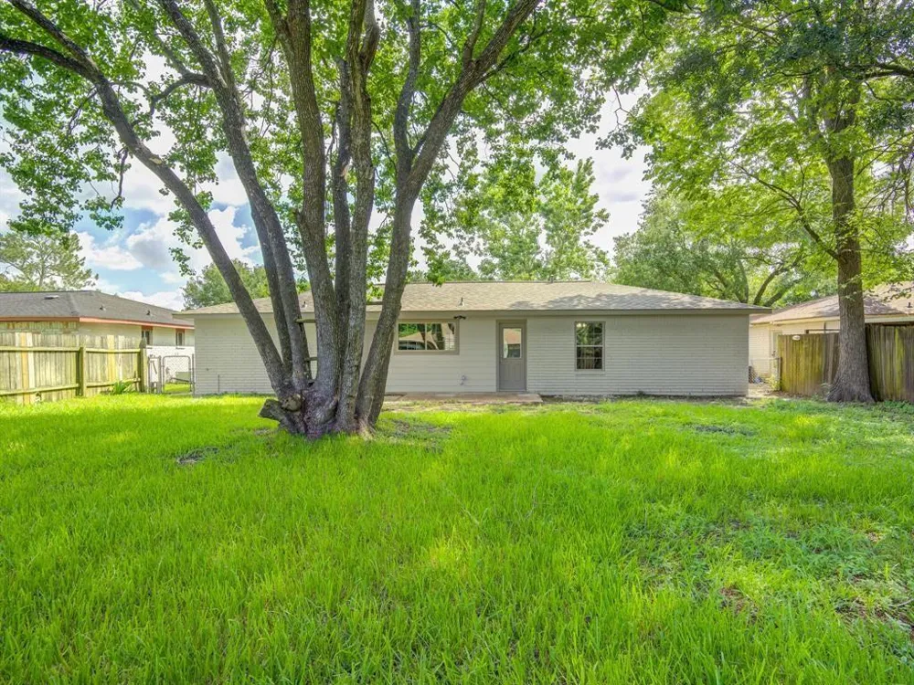 16626 Forest Bend Avenue Friendswood, TX 77546