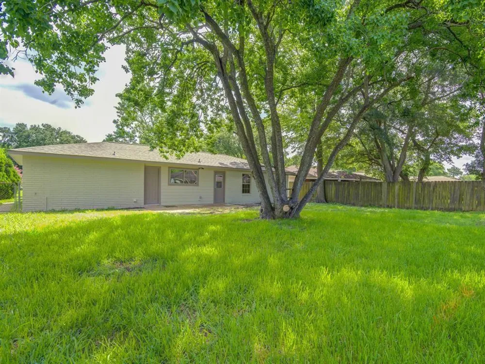 16626 Forest Bend Avenue Friendswood, TX 77546