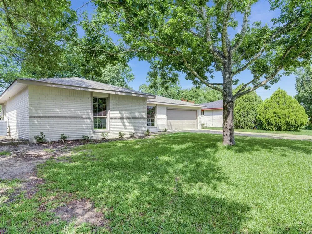 16626 Forest Bend Avenue Friendswood, TX 77546