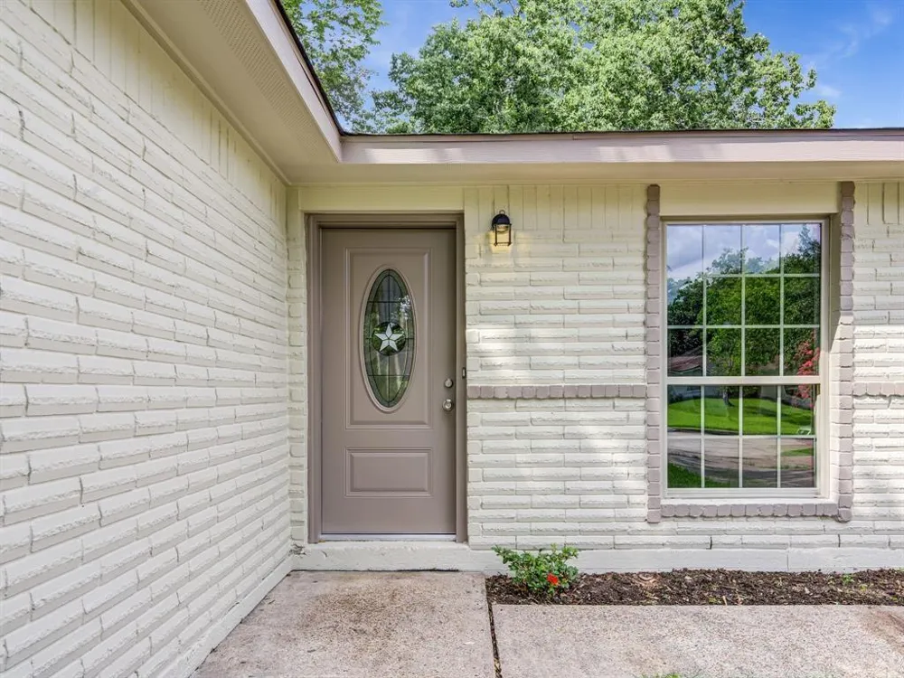 16626 Forest Bend Avenue Friendswood, TX 77546