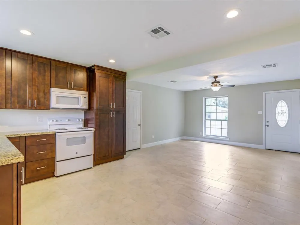 16626 Forest Bend Avenue Friendswood, TX 77546