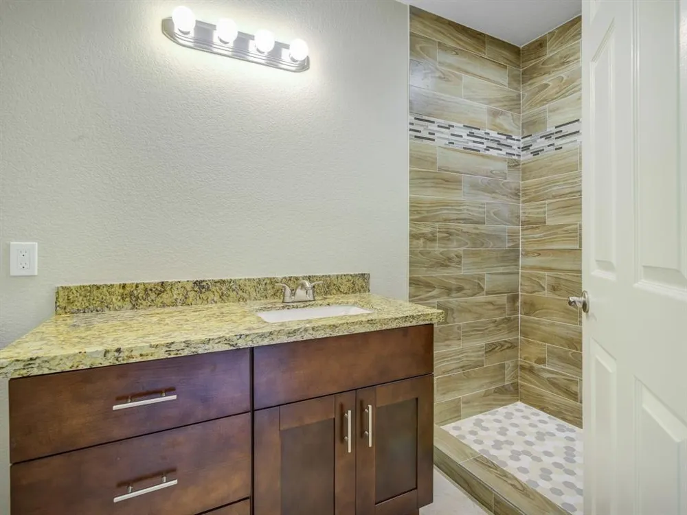16626 Forest Bend Avenue Friendswood, TX 77546