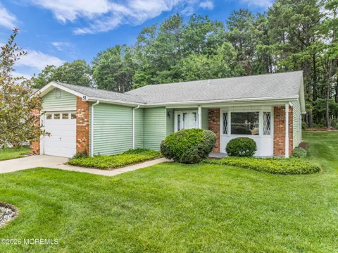 51 Regent Circle