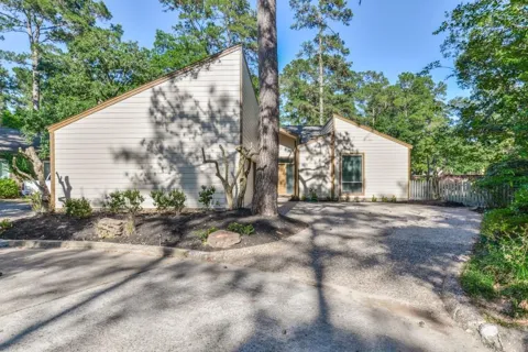 3131 Royal Crescent Drive