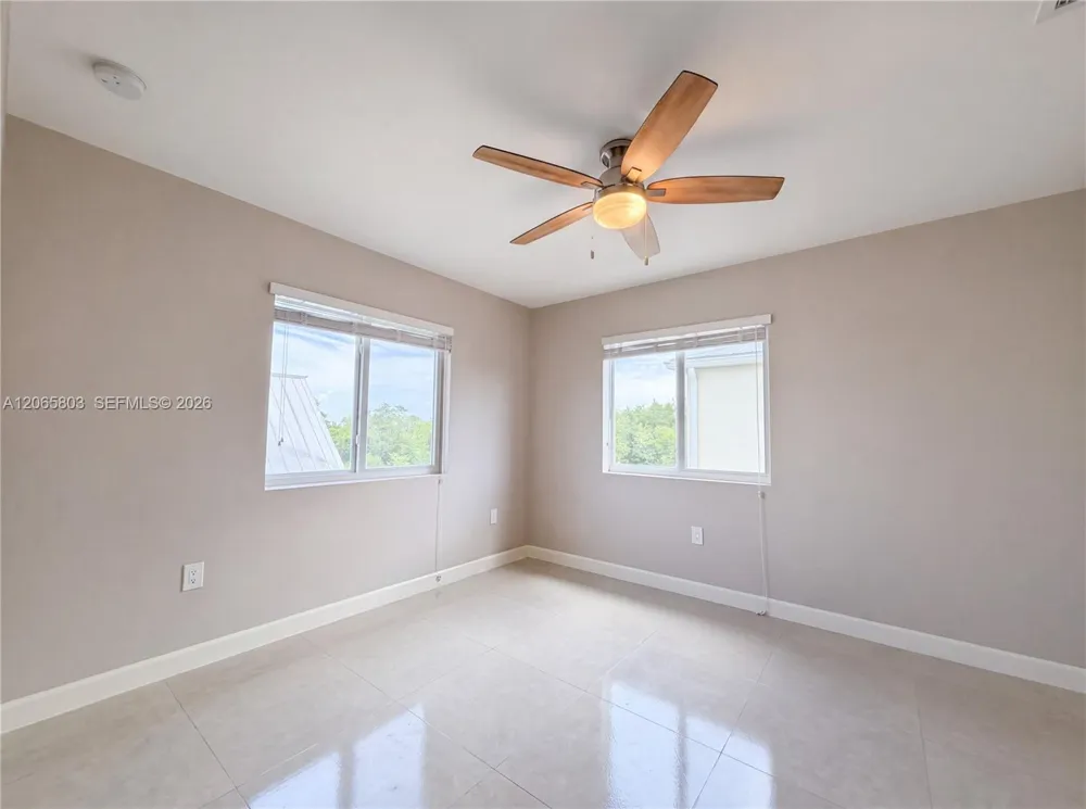 17 Lakeview Dr Key Largo, FL 33037