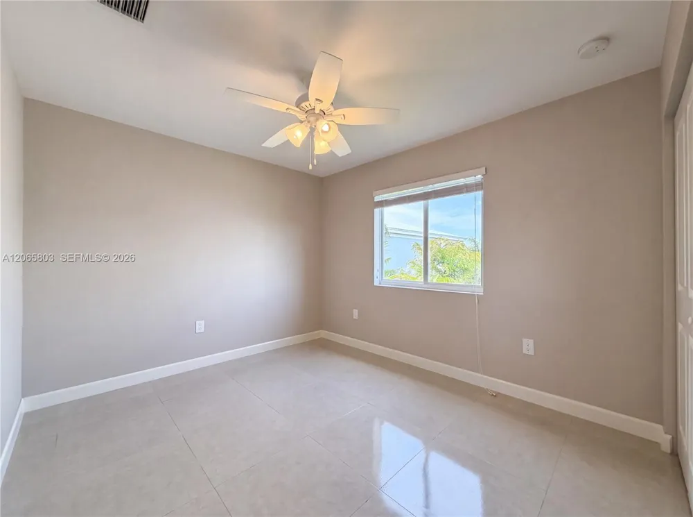 17 Lakeview Dr Key Largo, FL 33037
