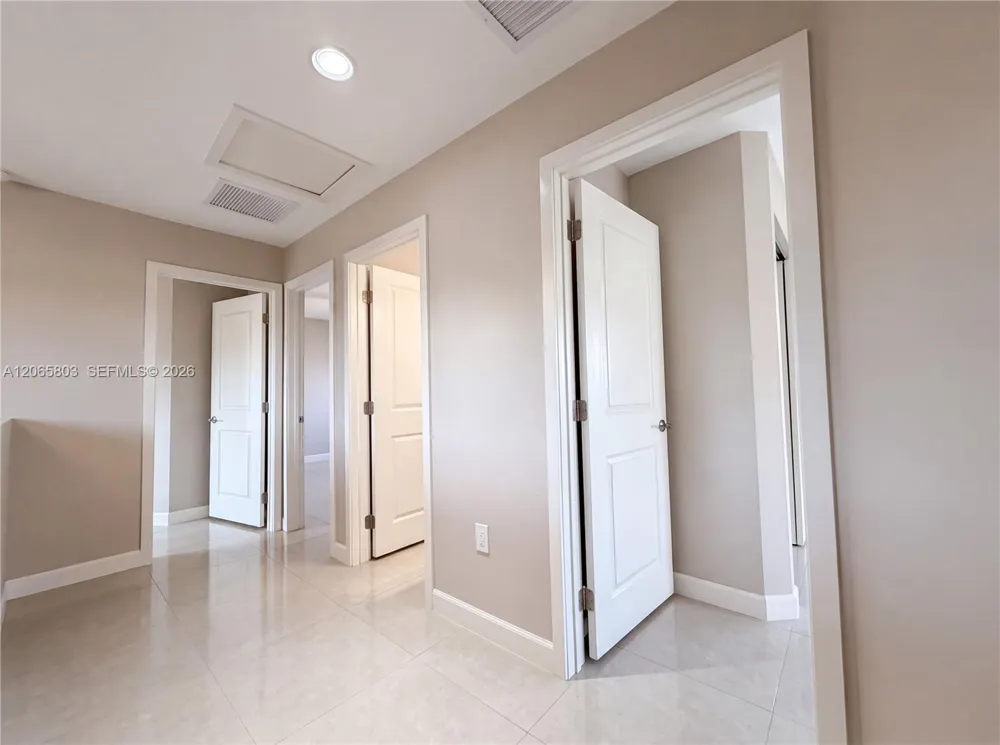 17 Lakeview Dr Key Largo, FL 33037