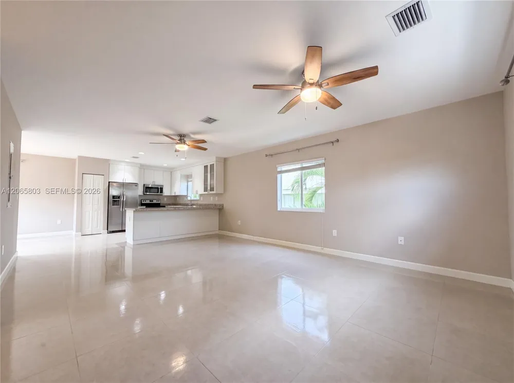 17 Lakeview Dr Key Largo, FL 33037