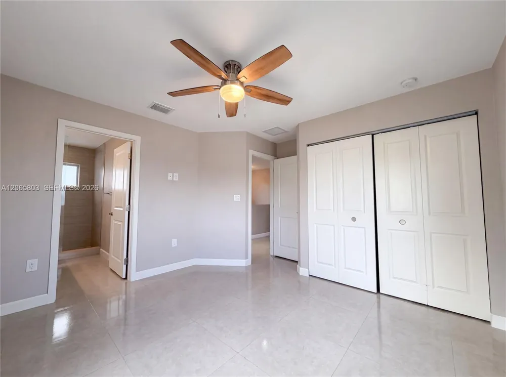17 Lakeview Dr Key Largo, FL 33037