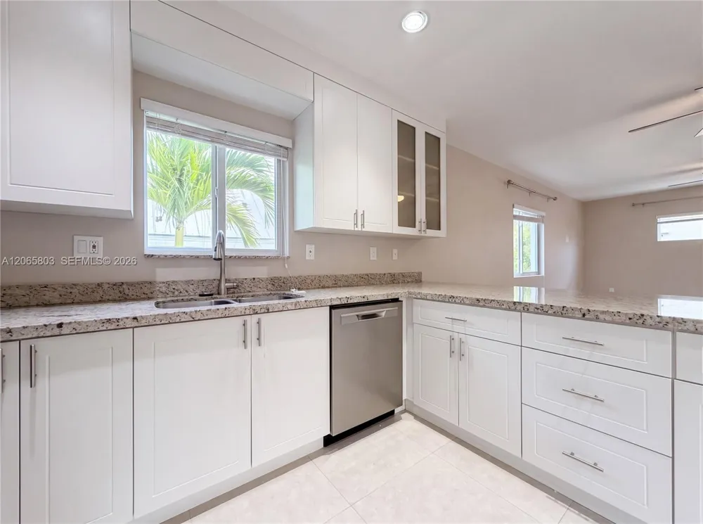 17 Lakeview Dr Key Largo, FL 33037