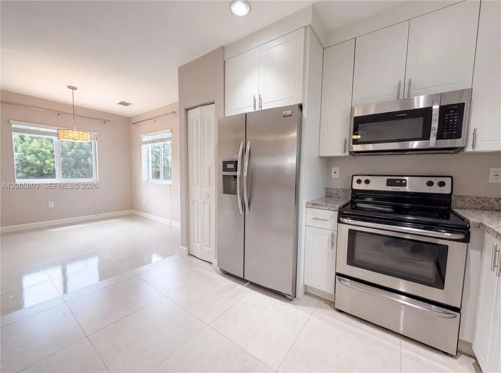17 Lakeview Dr Key Largo, FL 33037