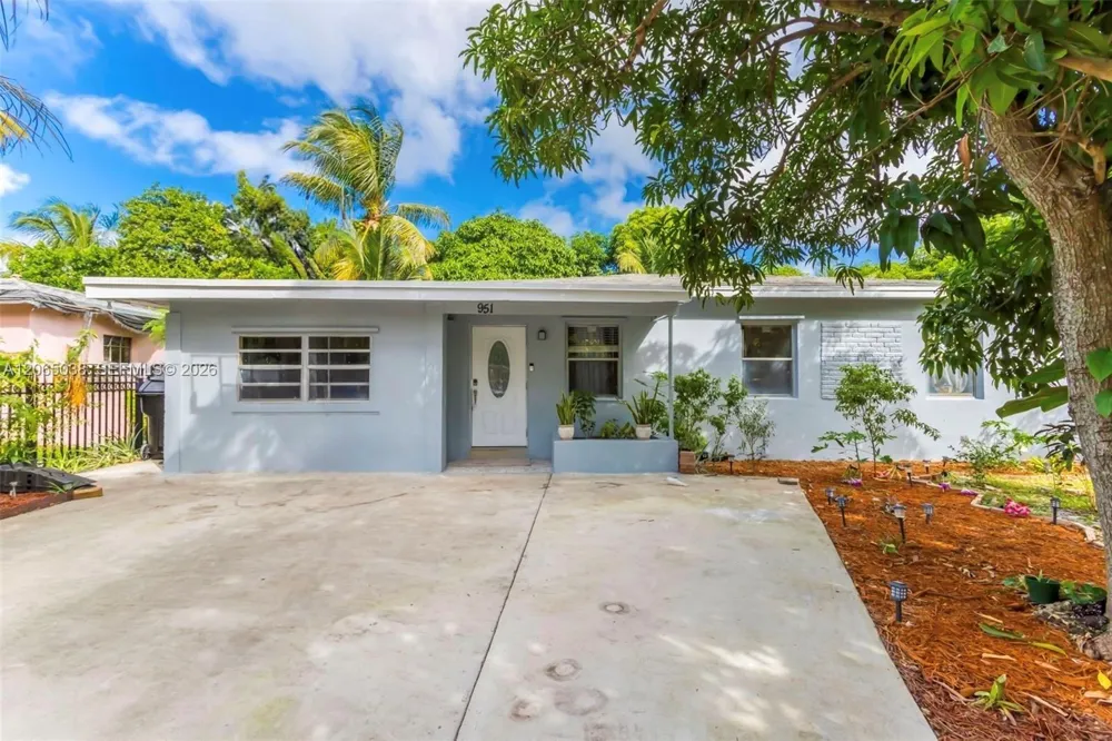 951 NE 157th Ter North Miami Beach, FL 33162