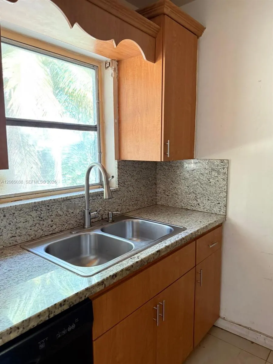 951 NE 157th Ter North Miami Beach, FL 33162