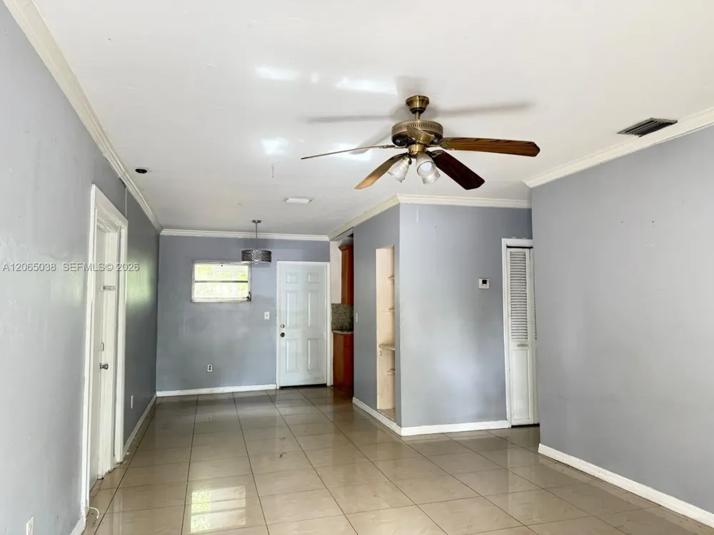951 NE 157th Ter North Miami Beach, FL 33162