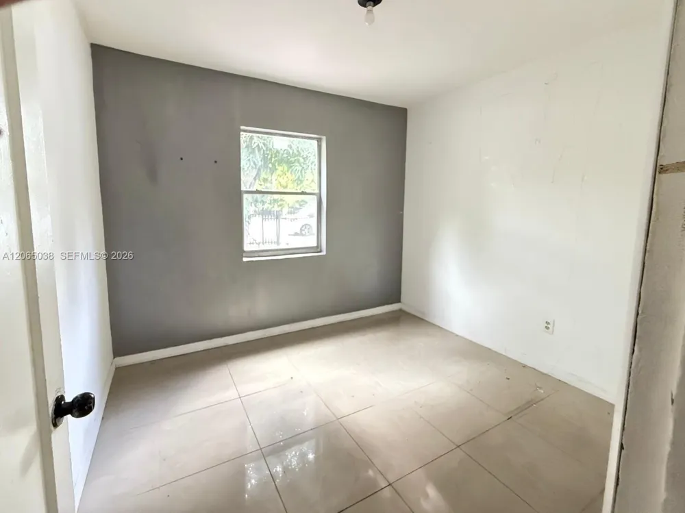 951 NE 157th Ter North Miami Beach, FL 33162