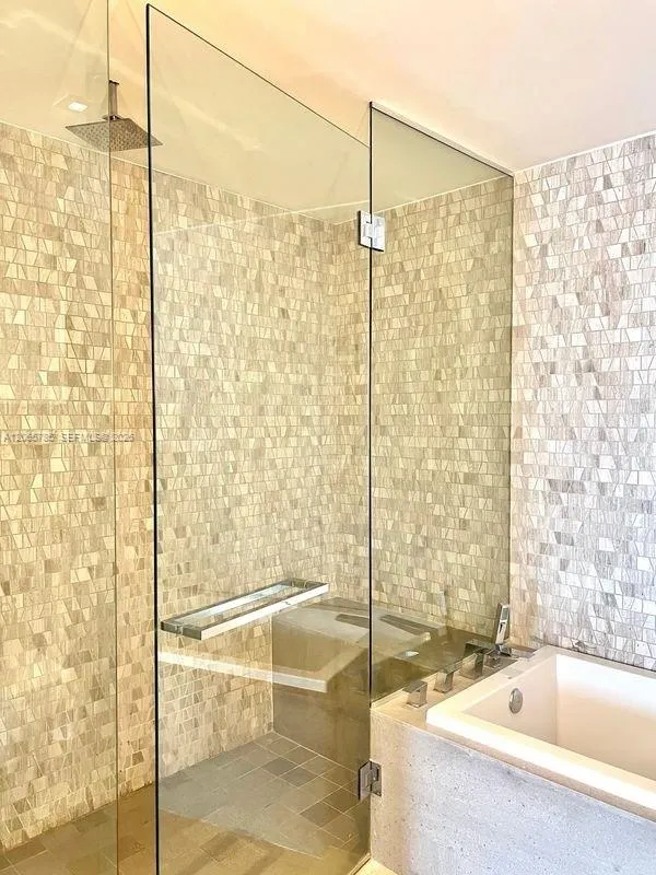 88 SW 7th St #1908 Miami, FL 33130