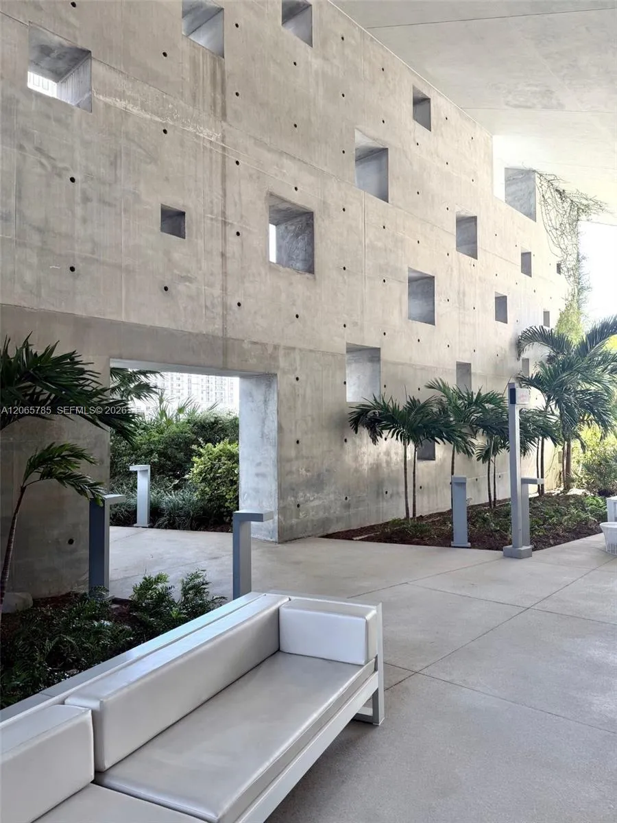 88 SW 7th St #1908 Miami, FL 33130