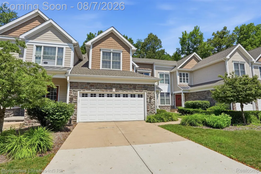 49674 Timber Trail Novi City, MI 48374