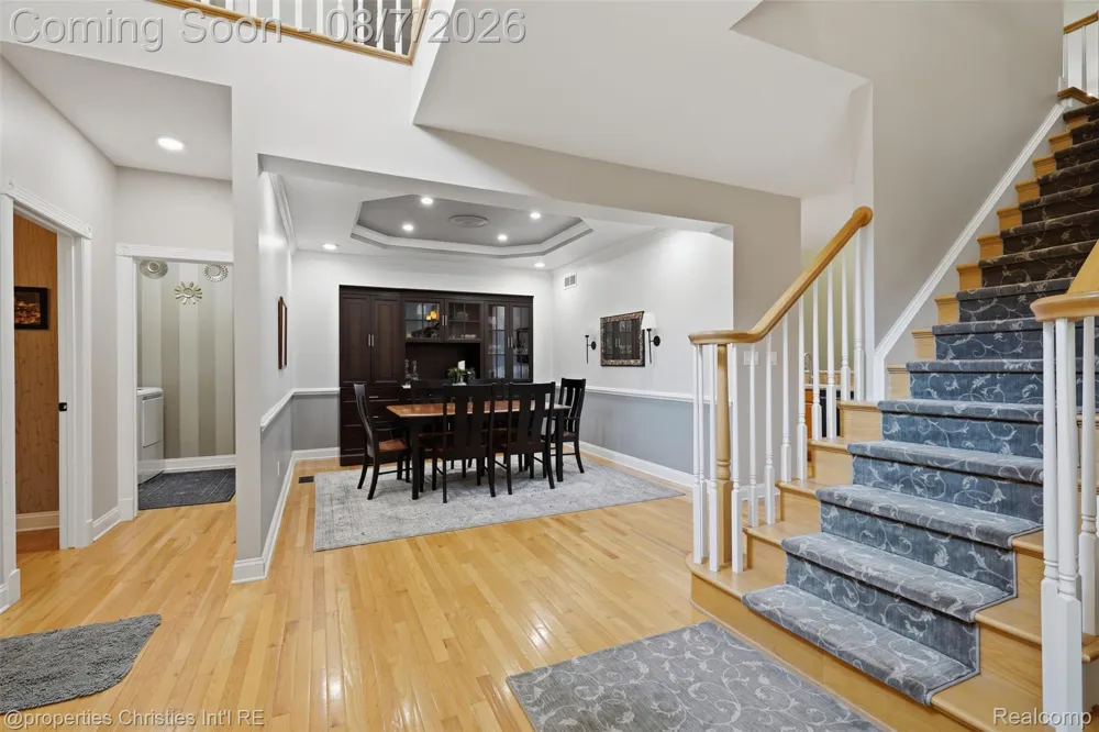 49674 Timber Trail Novi City, MI 48374
