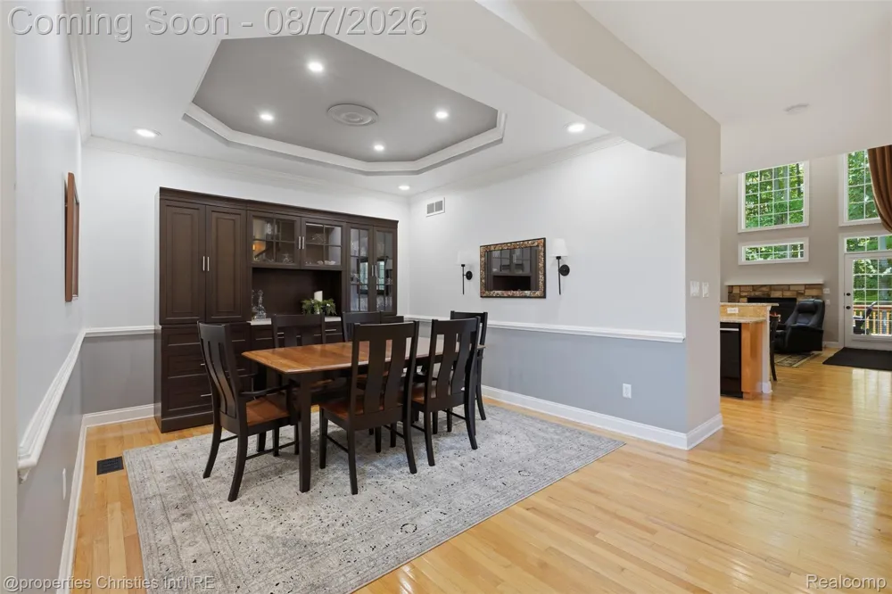 49674 Timber Trail Novi City, MI 48374