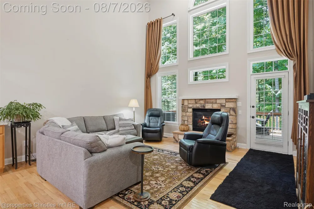 49674 Timber Trail Novi City, MI 48374