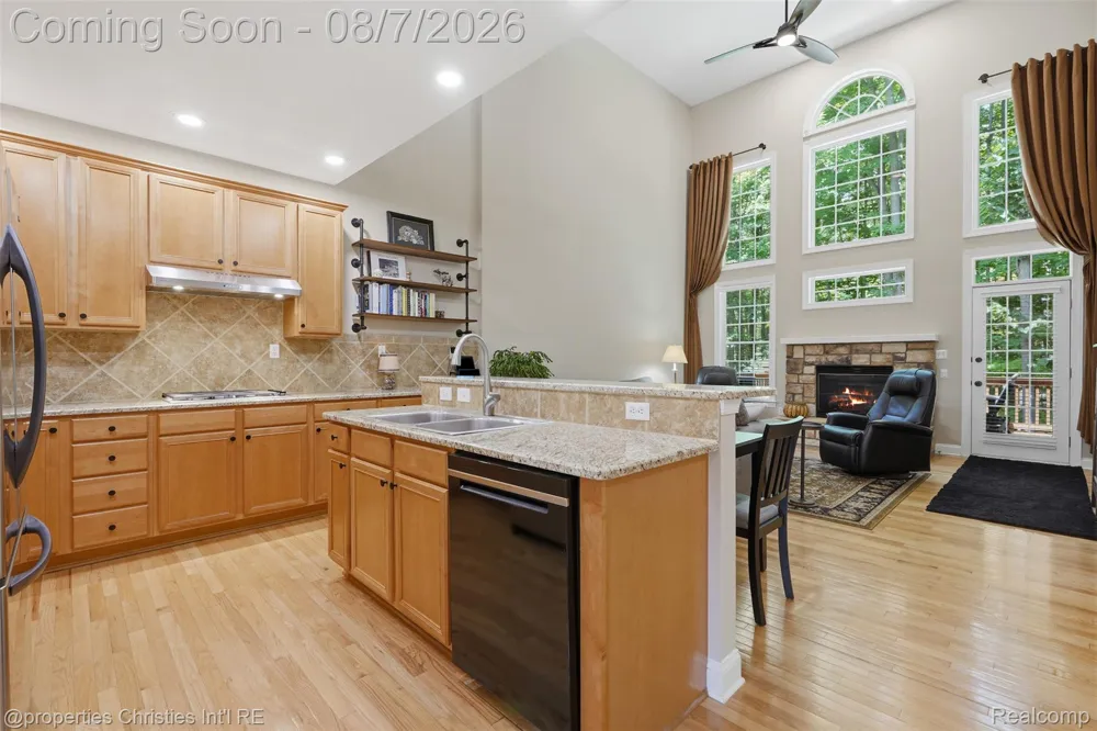 49674 Timber Trail Novi City, MI 48374