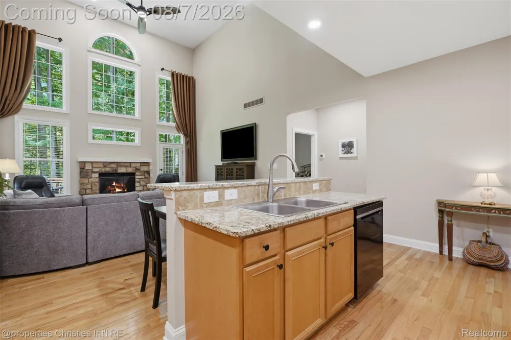 49674 Timber Trail Novi City, MI 48374