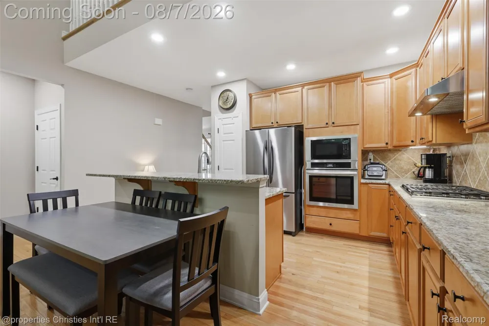 49674 Timber Trail Novi City, MI 48374