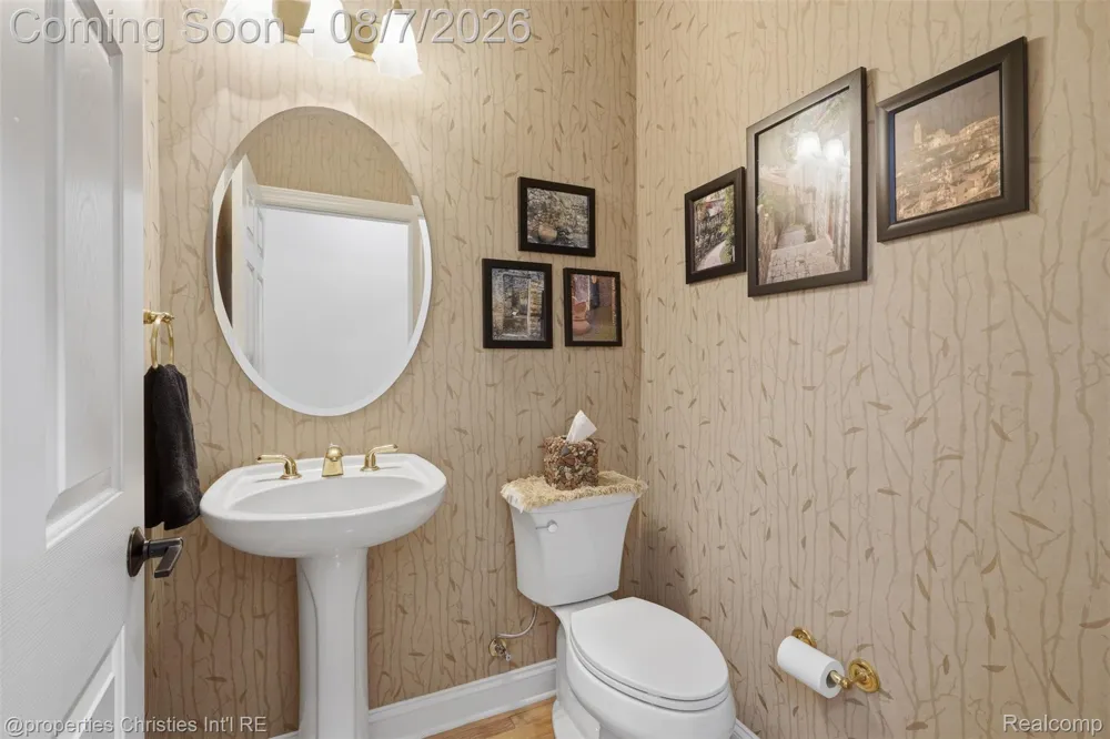 49674 Timber Trail Novi City, MI 48374