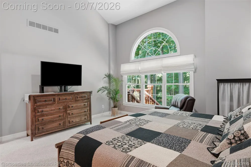 49674 Timber Trail Novi City, MI 48374