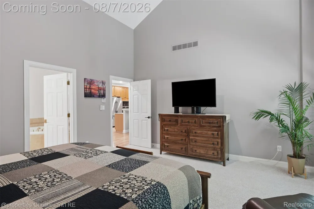49674 Timber Trail Novi City, MI 48374