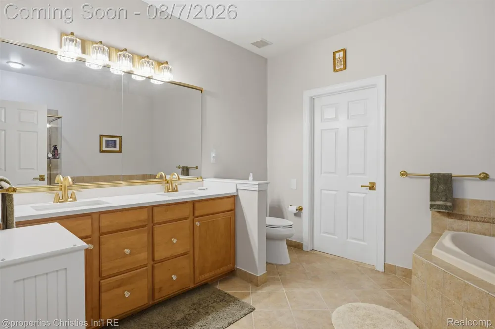 49674 Timber Trail Novi City, MI 48374