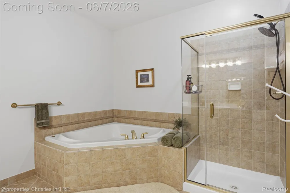49674 Timber Trail Novi City, MI 48374