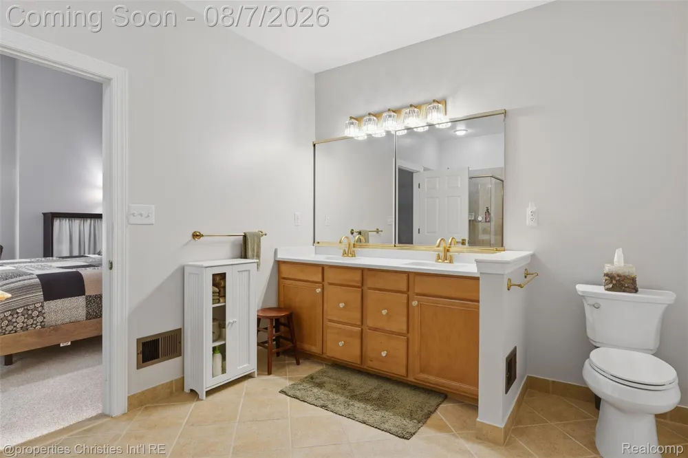 49674 Timber Trail Novi City, MI 48374